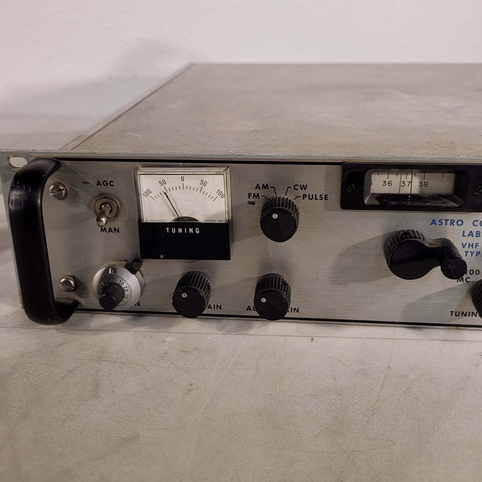 Astro Communication Labratory SR-202 VHF Receiver MC Tuner