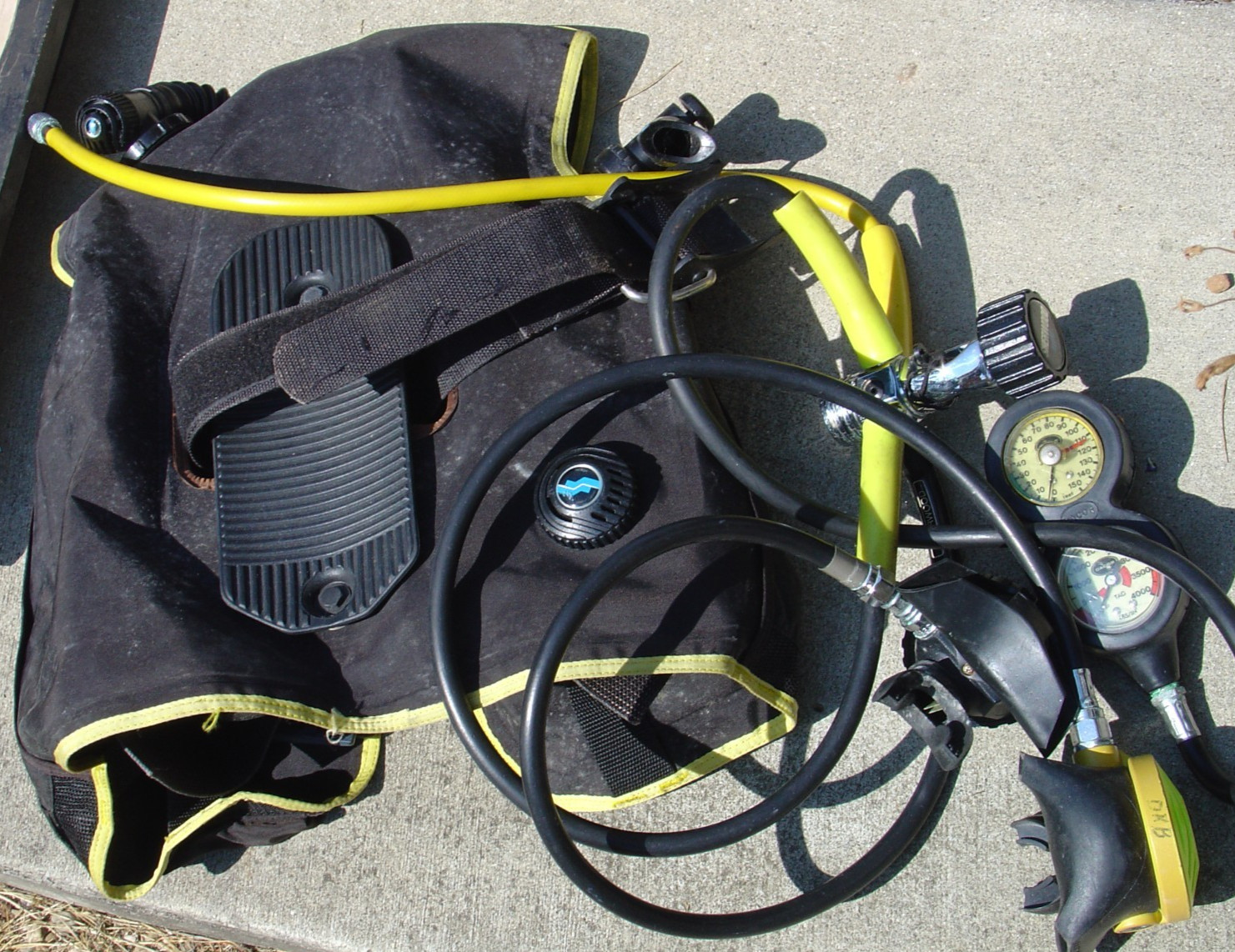 Sherwood Scuba Regulator Oasis Diving Equipment Set Parts Lot w Vest Dacor Gauge