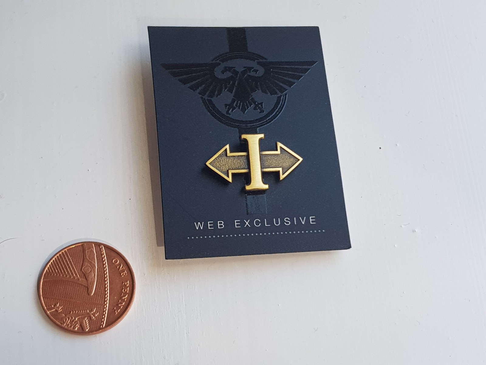 Web Exclusive Pin Badge Warhammer 40K Inquisition Tactical Arrow Gold 2014