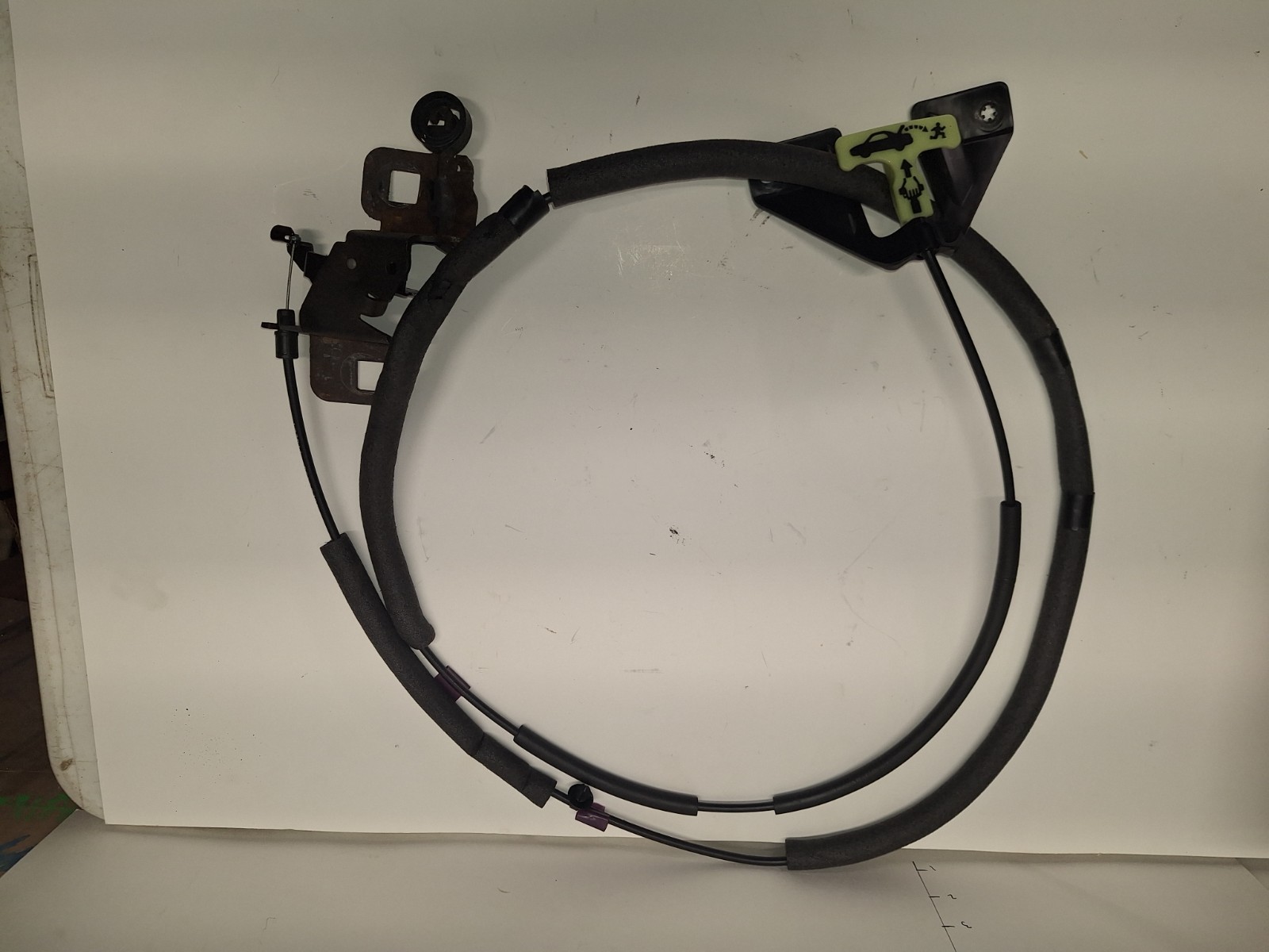 2008 CADILLAC CTS OEM REAR TRUNK LOWER LOCK LATCH WITH EMERGENCY RELEASE
