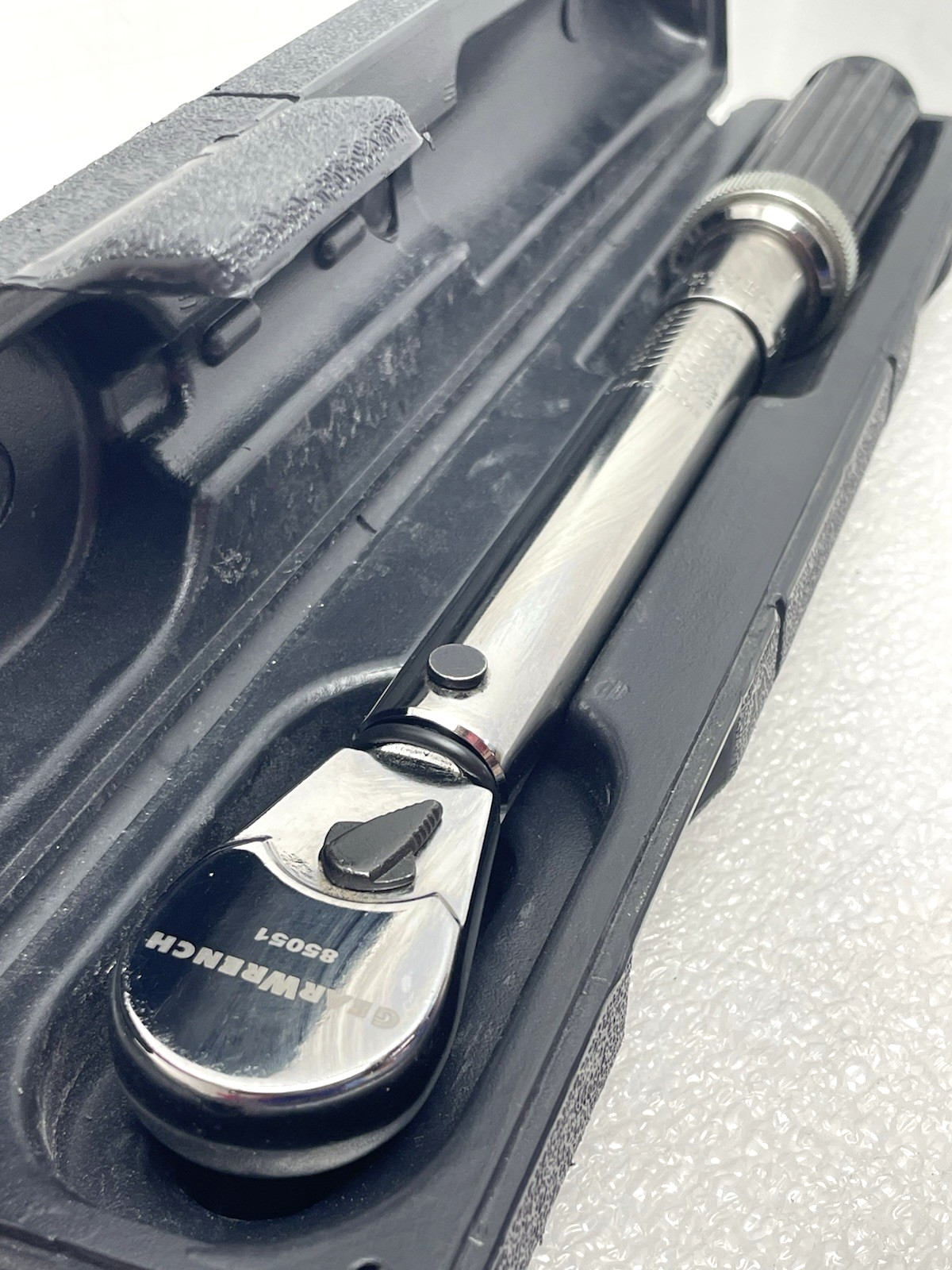 NICE GEAR WRENCH MICROMETER TORQUE WRENCH 85051 - 3/8" DRIVE 25-250 LBS SQ INCH