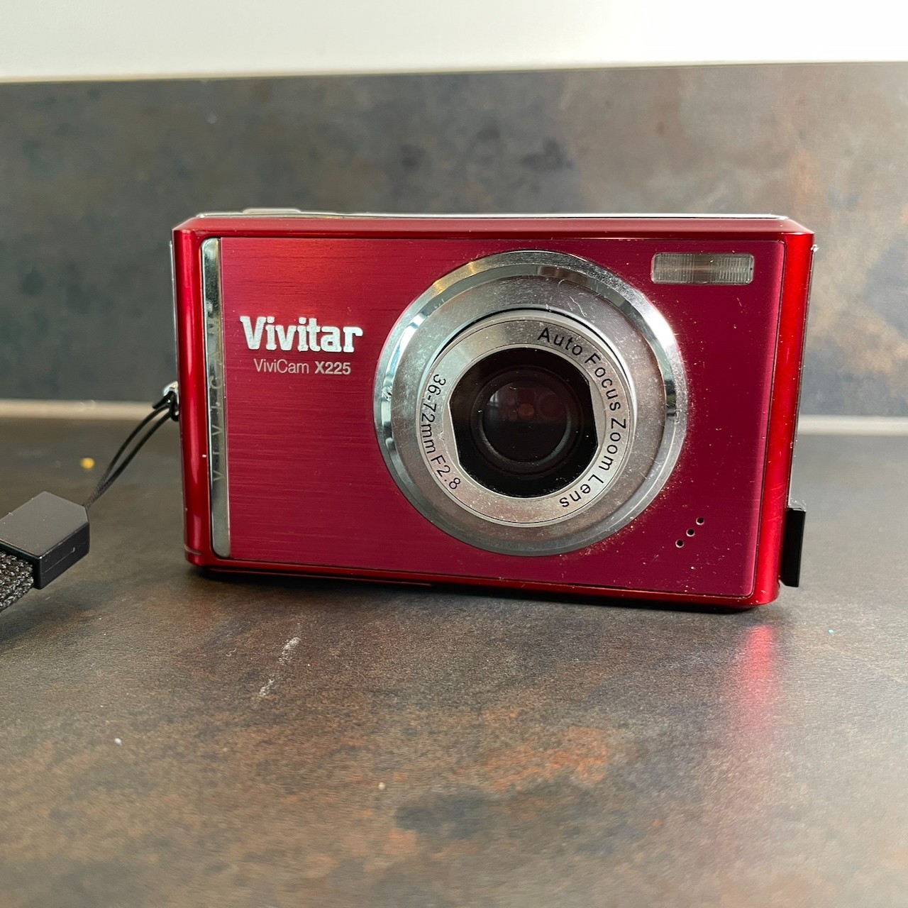 Vivitar Vivicam X225 10.1MP Compact Digital Camera Red - Faulty, See Description