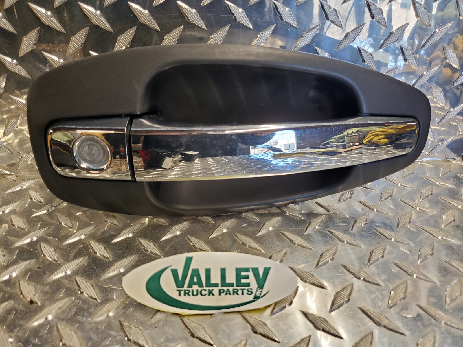 2016 Kenworth T680 Right Door Handle R56-1158R