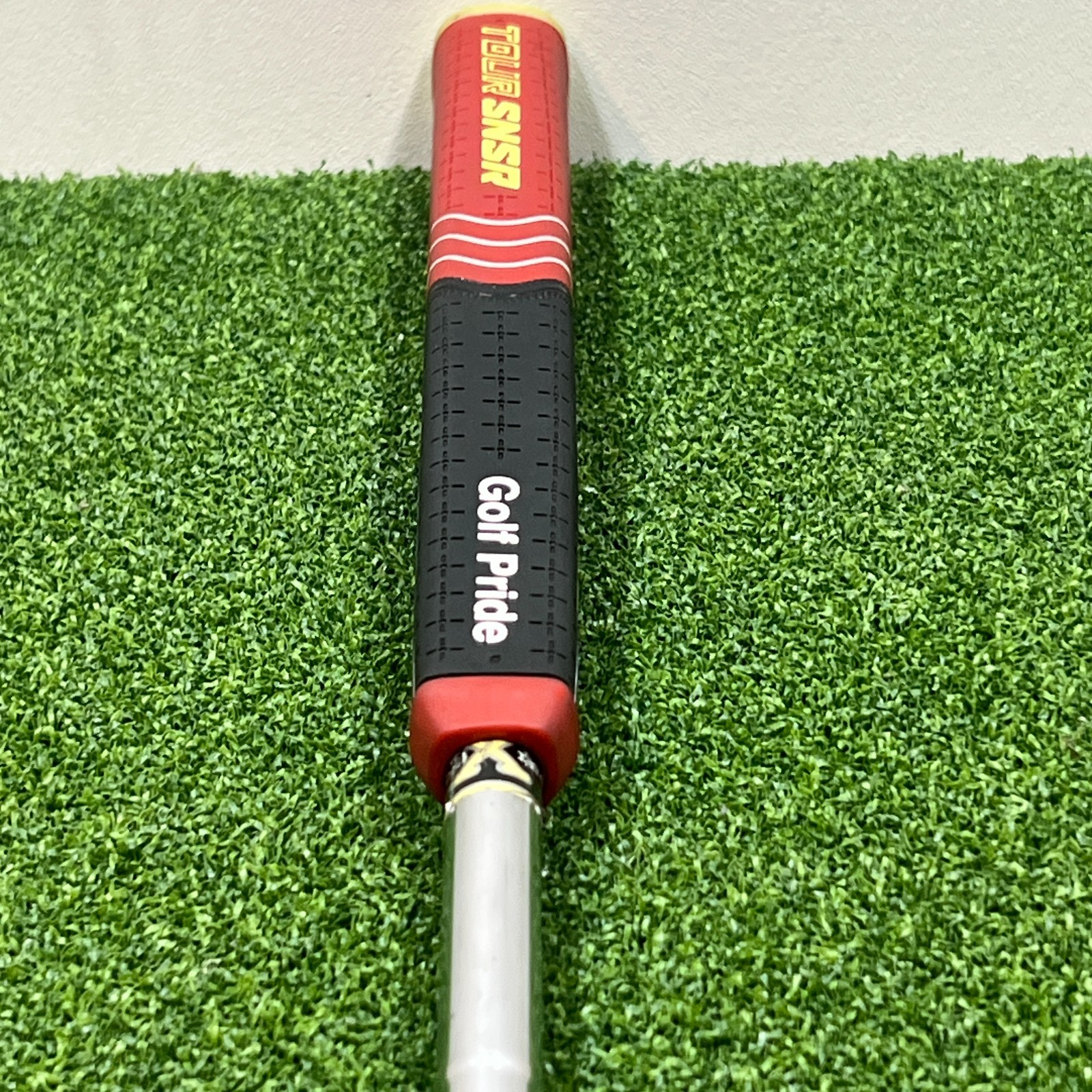 Authentic Scotty Cameron Putter Shaft 32.5" Made To Play Band Red Pistolero Grip