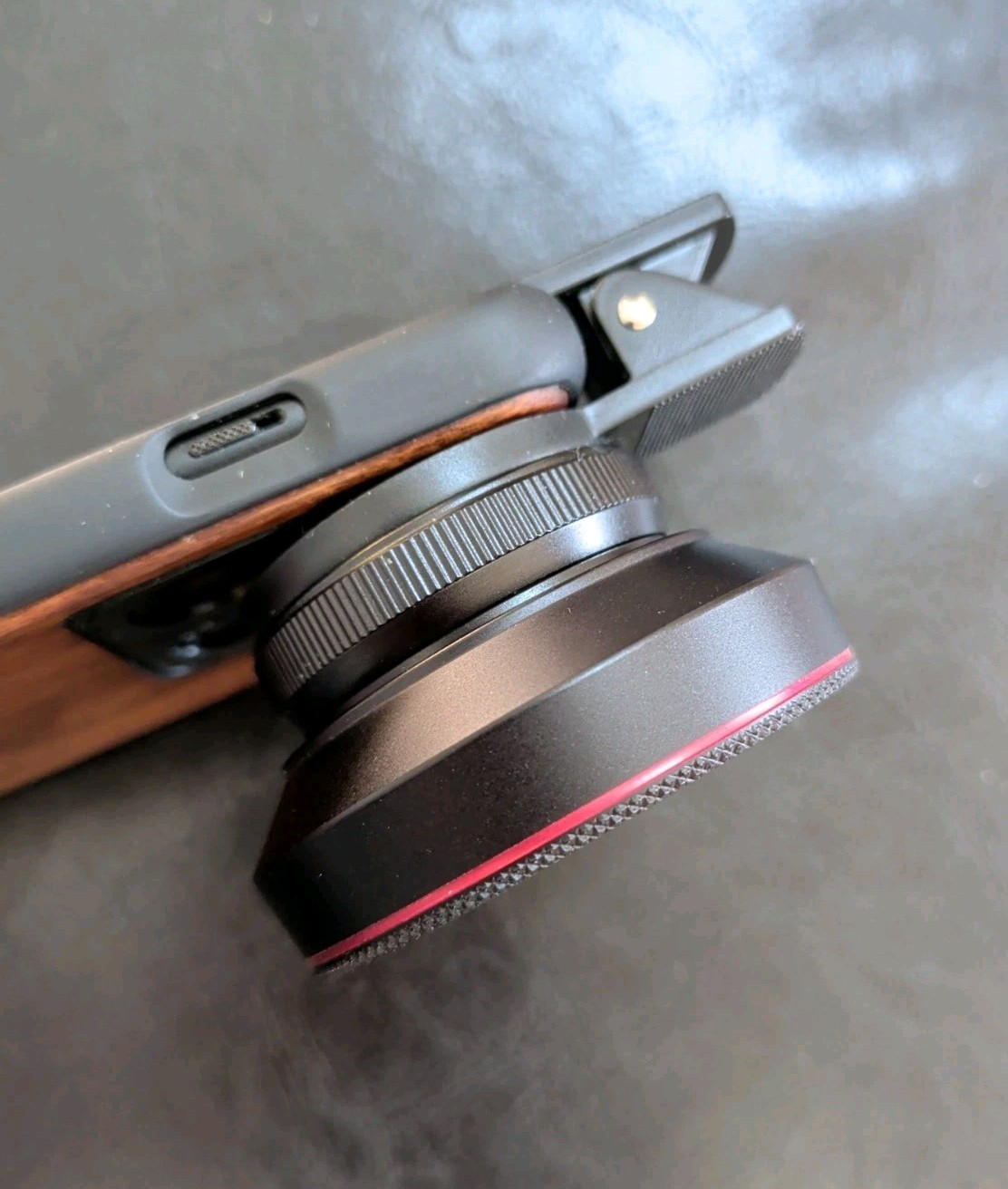 0.6X WIDE ANGLE LENSE WITH MACRO FOR SMARTPHONE. WITH CLIP. MULTI COATED
