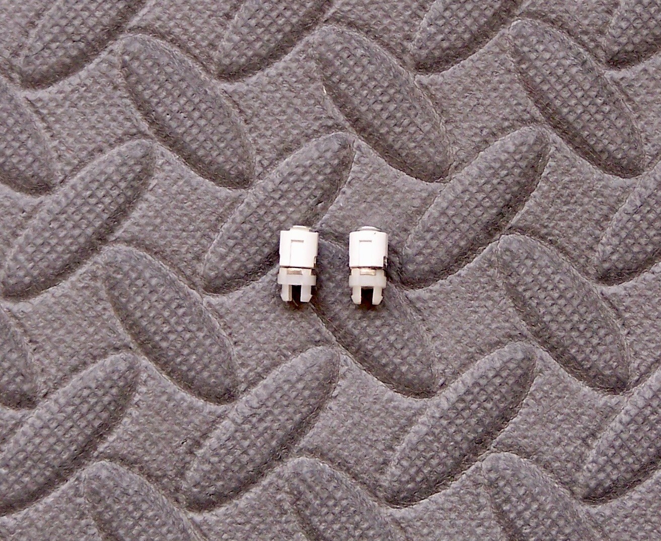 Nintendo Game Boy Advance SP OEM Authentic Set Of Hinges Replacement For Shell