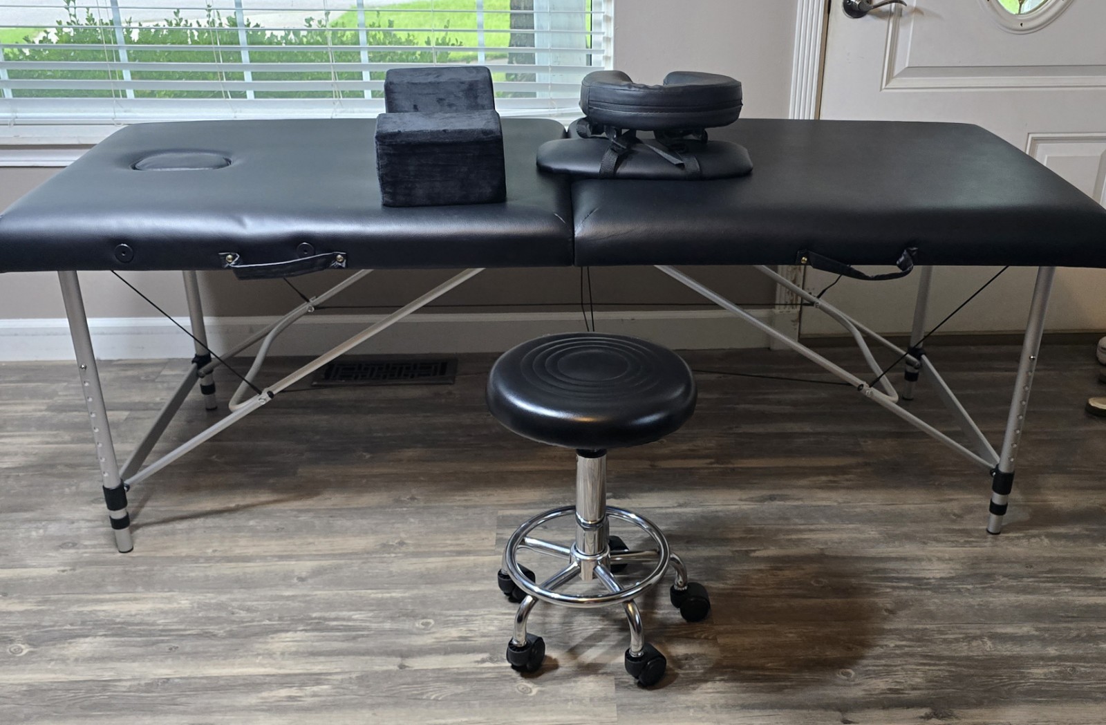 Lash/Spa Bed Setup Portable Massage Bed & Rolling Stool & Pillow LOCAL PICKUP KY
