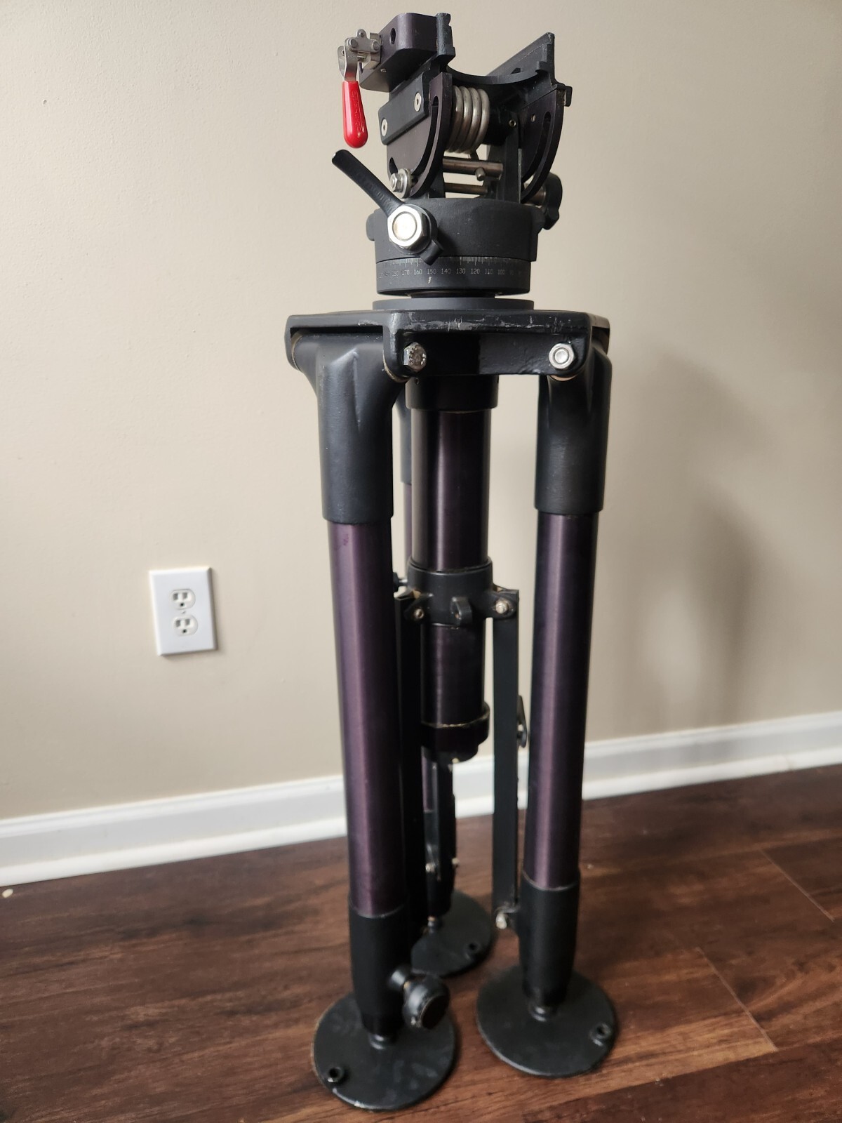 Quick Set Heavy Duty Tripod Model 4-63120 with Head 4-52926, tested, guaranteed