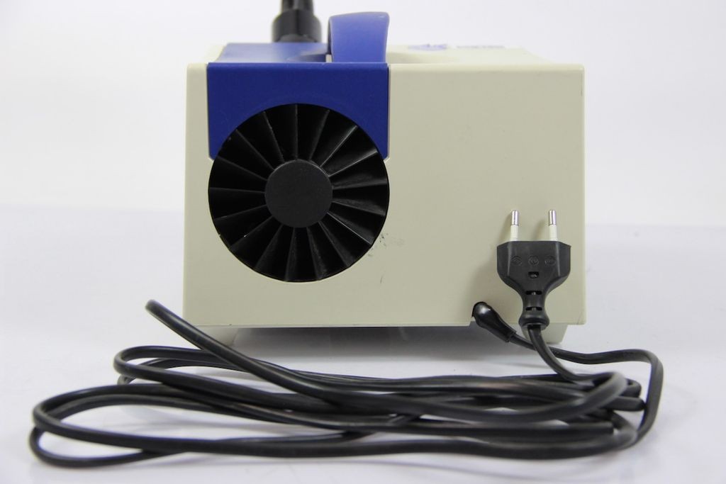 SCHOTT KL 1500 LCD Cold Light Source With 2 Light Guides 150 W