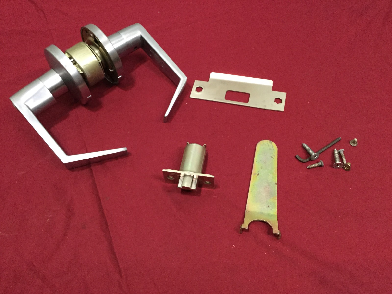 Yale Grade 1 Lever Set 26D Finish, Classroom Leverset- Locksmith