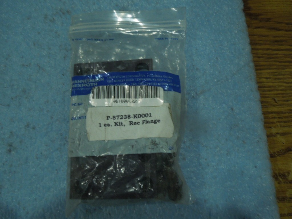Mannesmann Rexroth Model: P-57238-K0001 Rec. Flange Kit.  New Old Stock