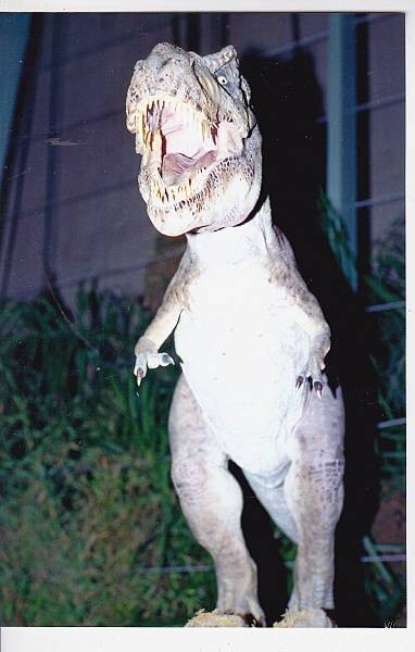 LOT 1: JURASSIC PARK dinosaur - 1996 Universal Studios