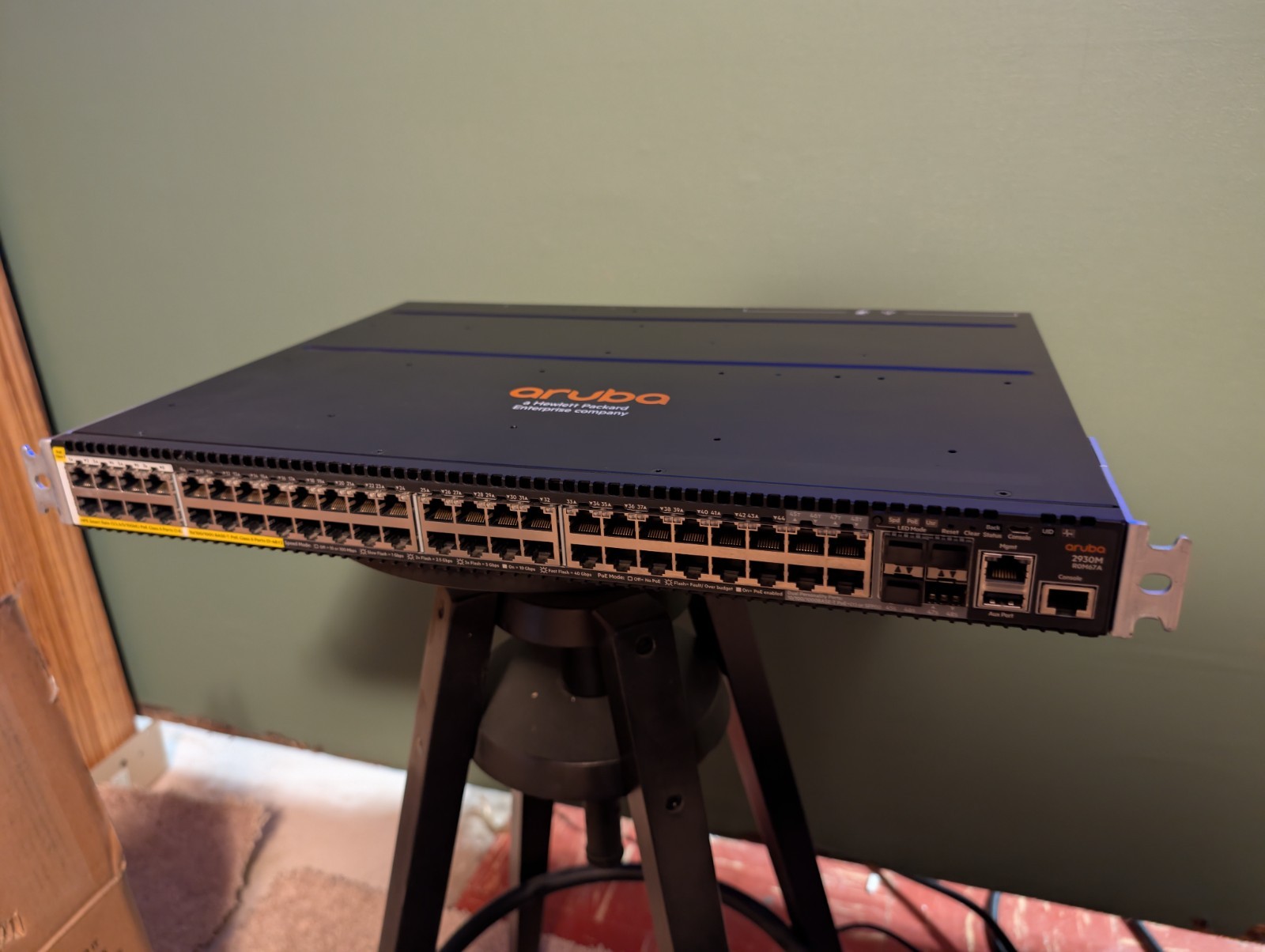 HPE Aruba 2930M (R0M67A) 40G Smart Rate PoE Class 6 1-Slot Switch