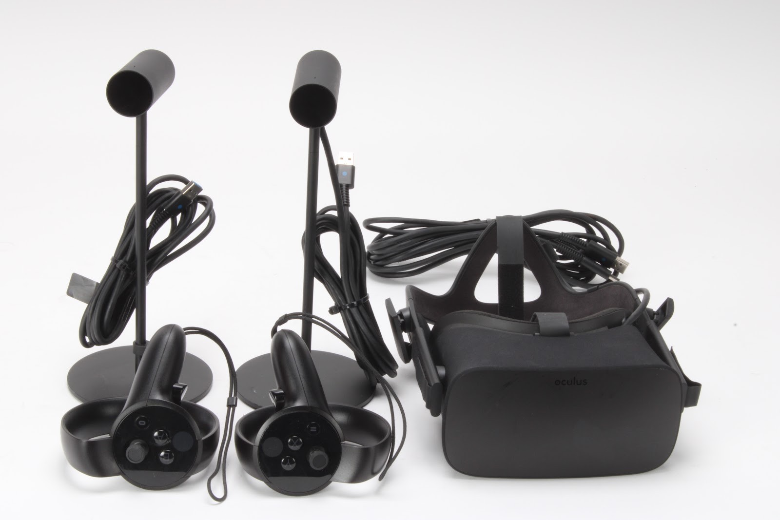 Oculus Rift Virtual Reality Headset 340-00052-05 With Sensor and Accessories