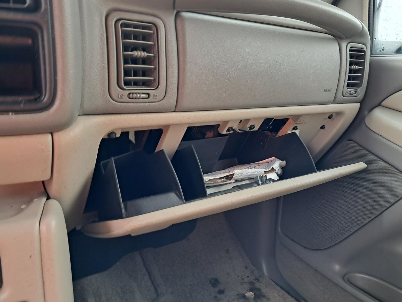 YUKON 2000 Glove Box 4779662