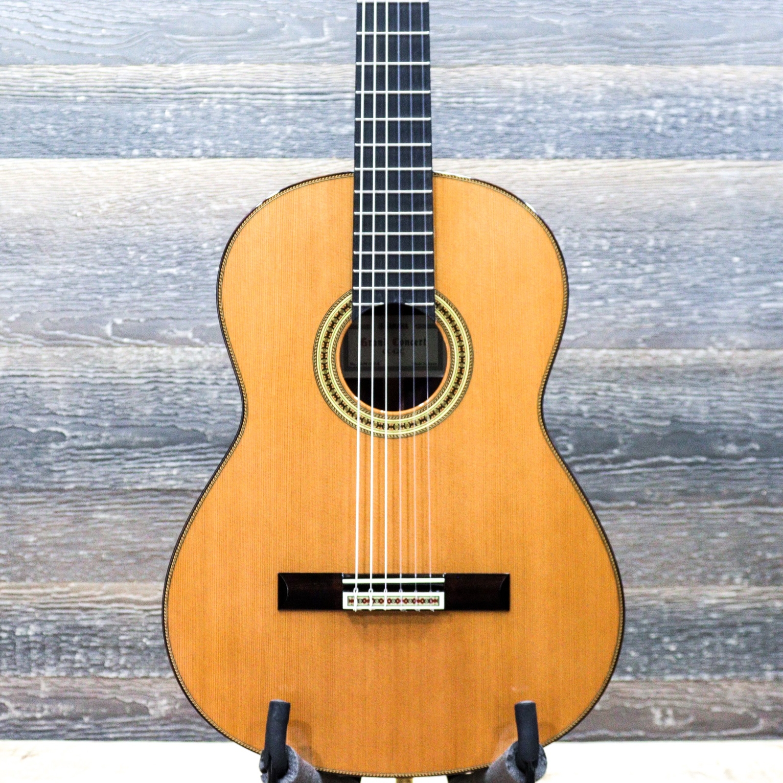 Yamaha GC42C GC Series Handcrafted Line Redcedar Top Classical Guitar w/Bag