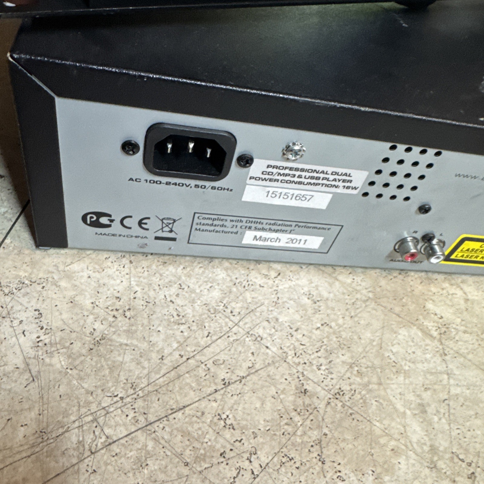 American Audio UCD-200 MKII DJ Controller CD Player WITH CABLE turns on *read*