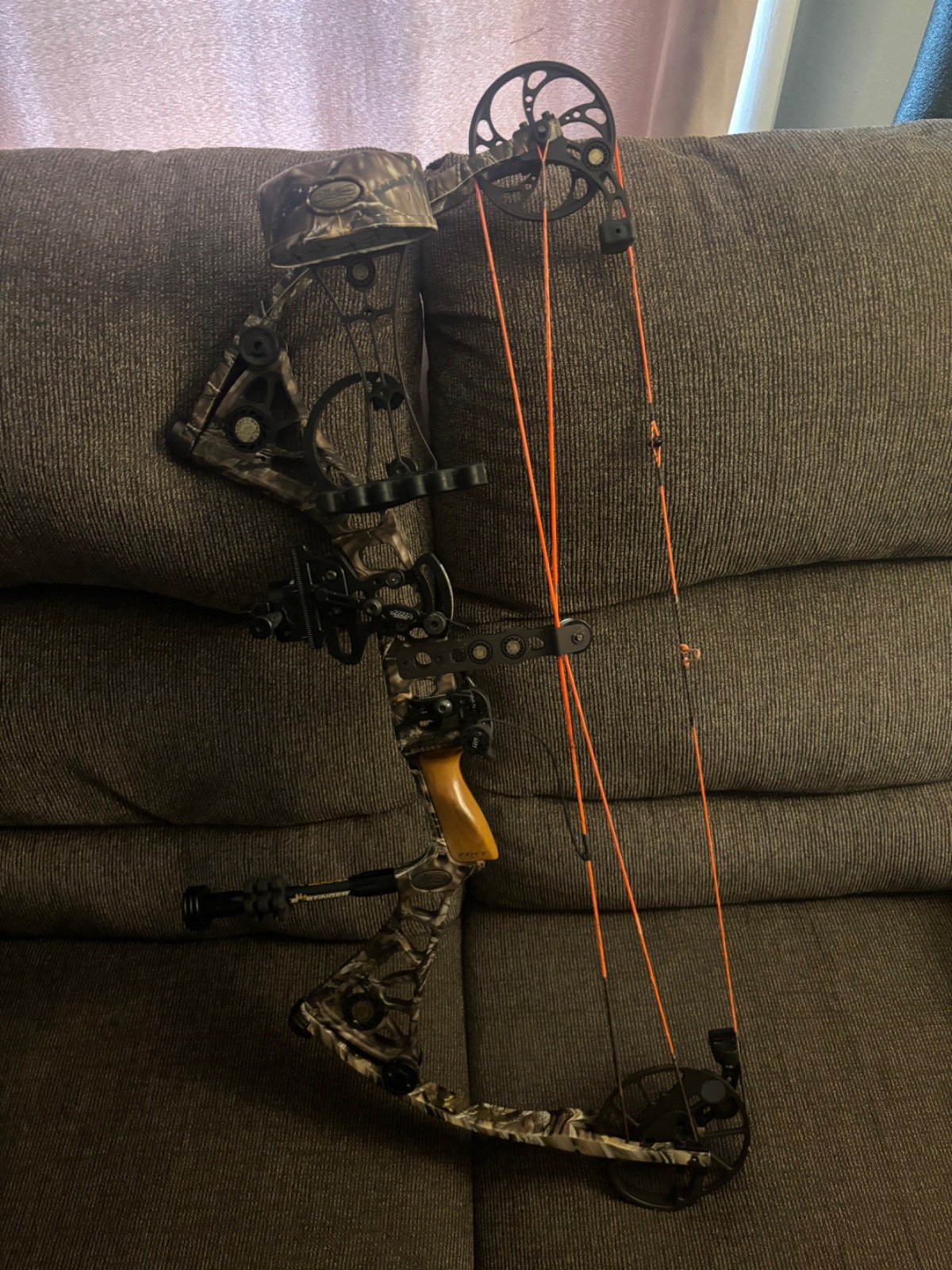 mathews dxt compound bow LH 28” 70lb draw