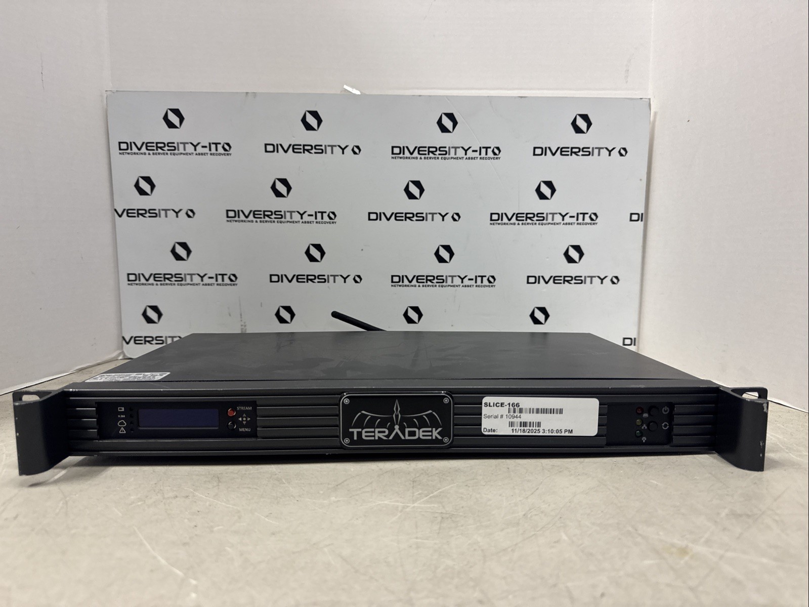 Teradek Slice-166 Rack-Mount HD-SDI H.264 Encoder. Antennas