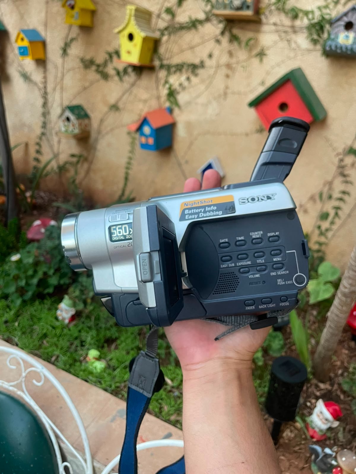 Sony Handycam Vision CCD-TRV218E PAL Video Hi8 Camcorder