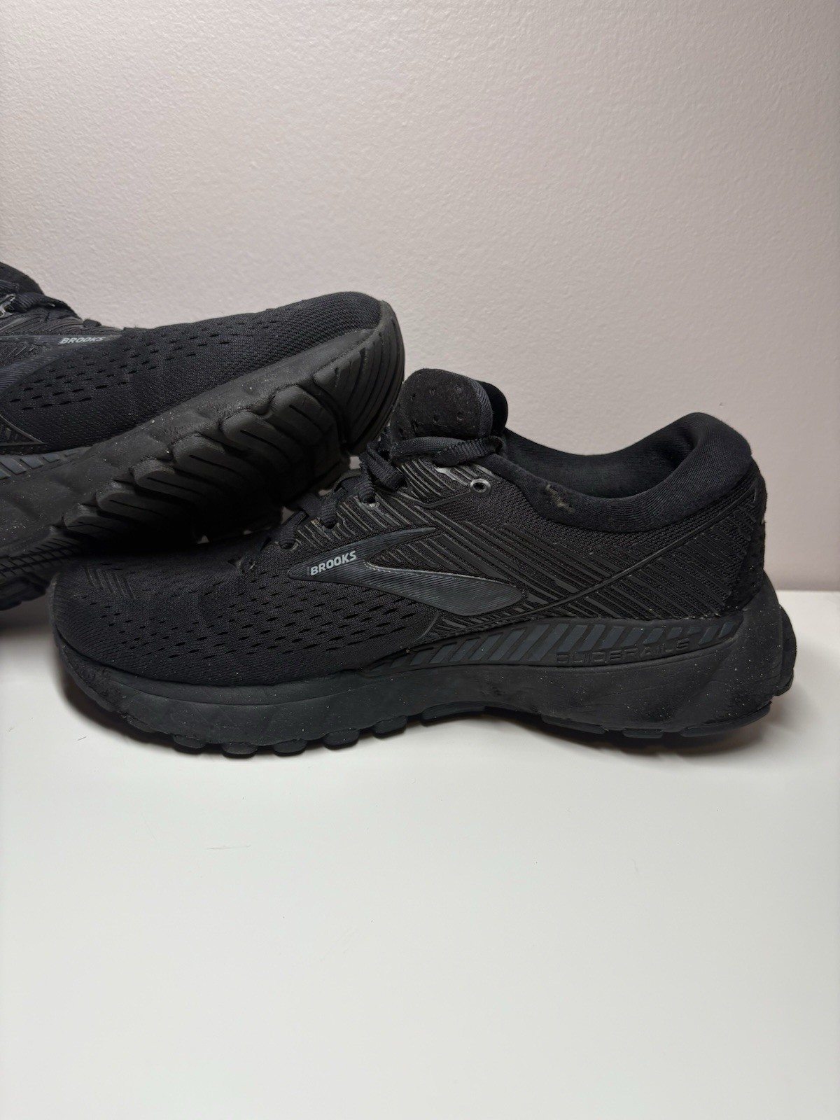Brooks Adrenaline GTS 19 Womens Black Running Shoes 1202841D071 - Size 7