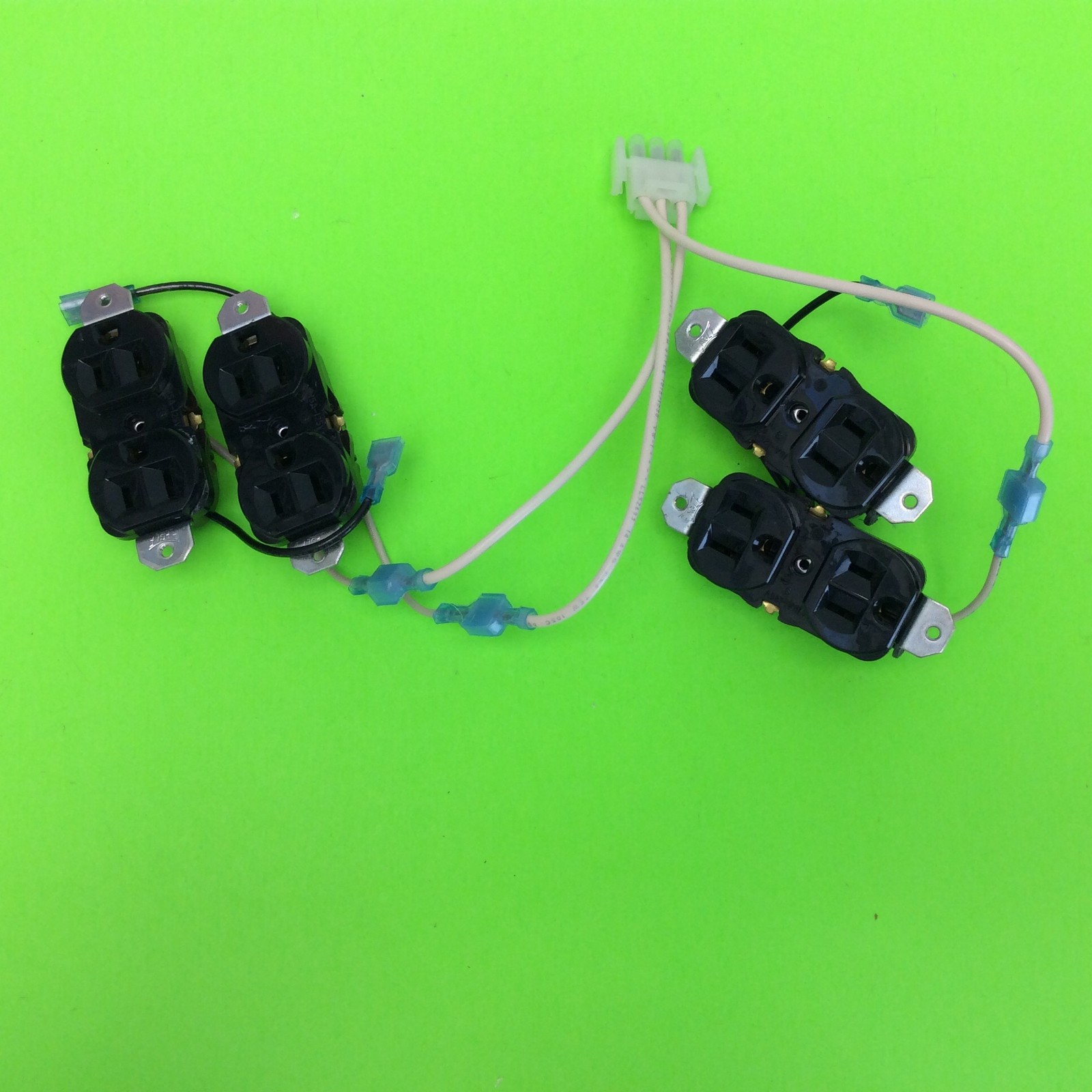 UPS Battery Backup 4 Receptacles Receptacle