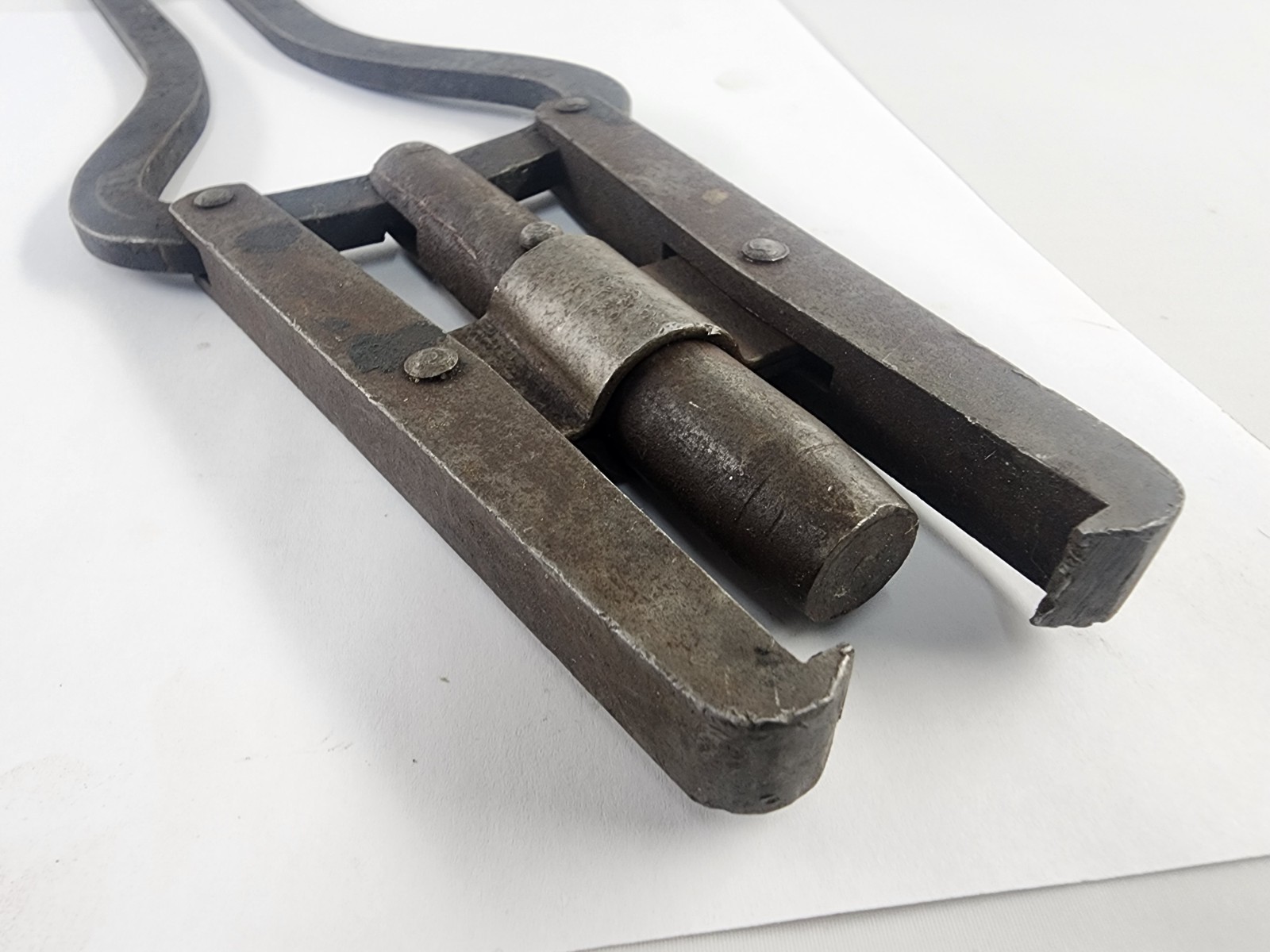 (2) Vintage Medium Size 2-Jaw Gear Pullers - Plomb 4061 4022 & Unknown
