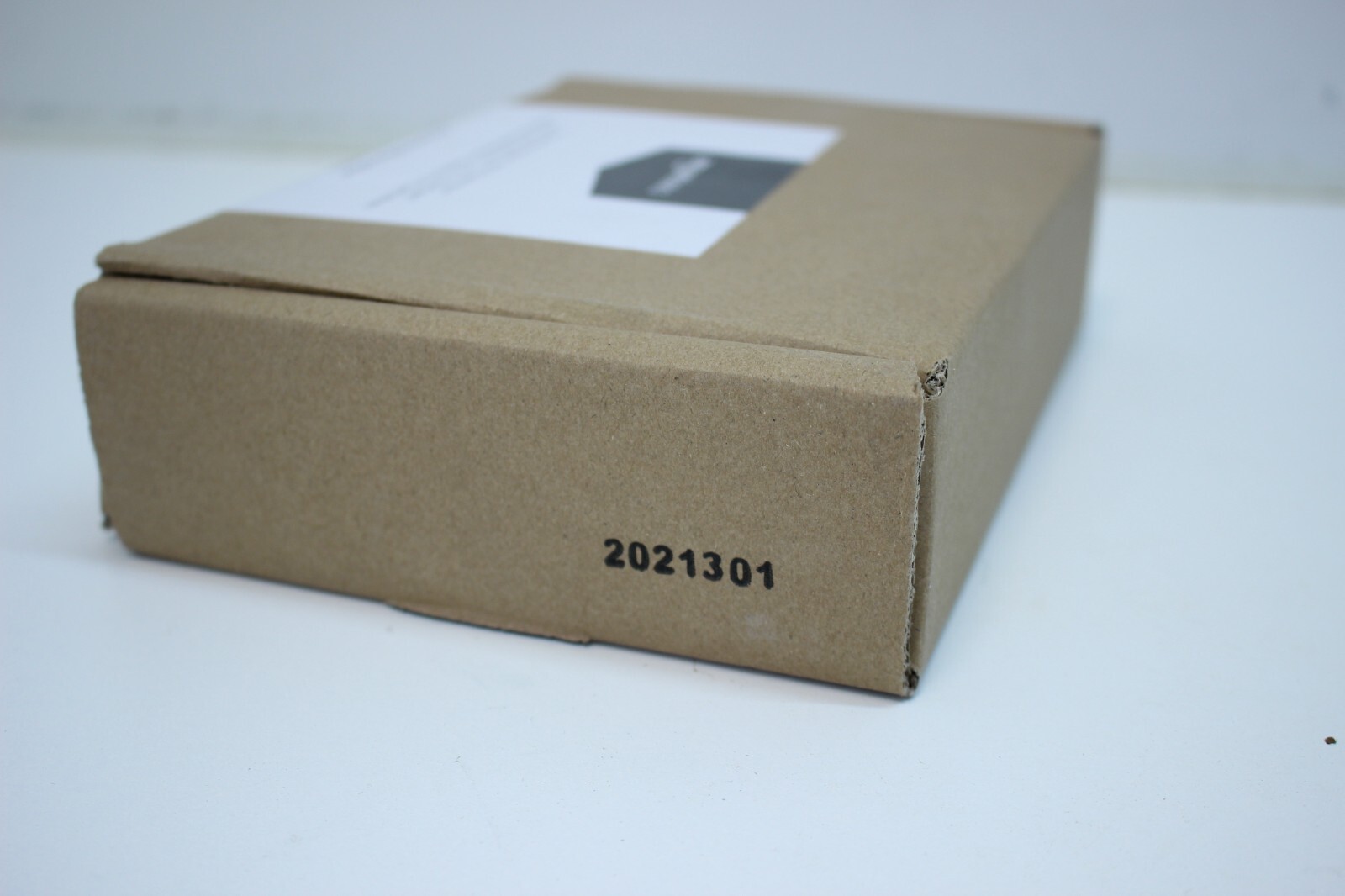 Rounded 3.5 Inch x 3.5 Inch Door Hinges, 18 Pack, Satin Nickel Amazon Basics
