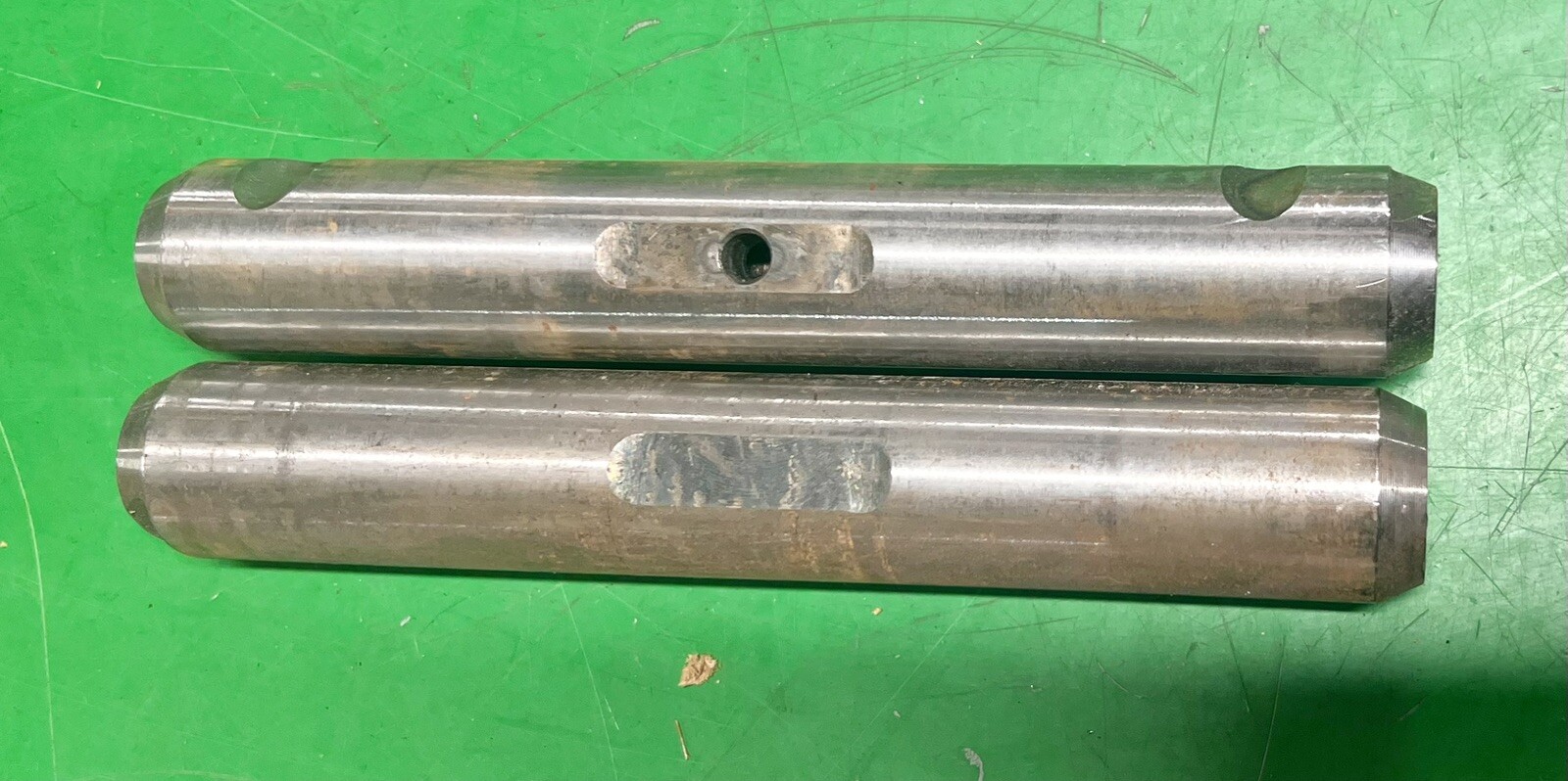 VOLVO 3974787 SPRING SHACKLE NOS 💥LOT OF 2💥FREE SHIPPING 💥