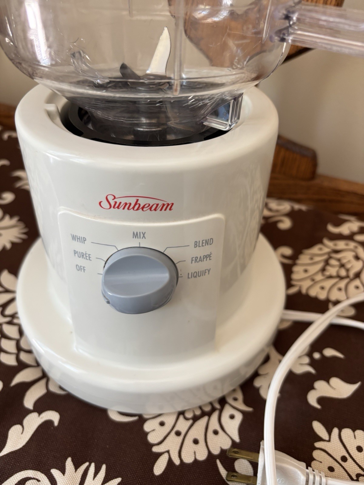 SUNBEAM WHITE 6 CUP 48 OZ. 6 SPEED BLENDER