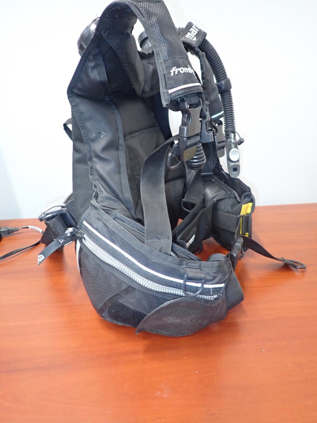 Mares Frontier Vera Womens BCD Medium Used