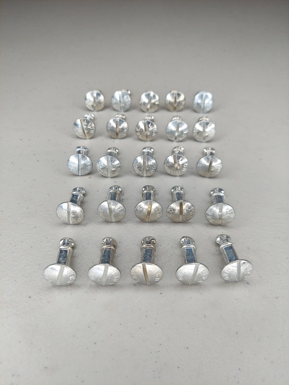 Lot of 25 x Southco DZUS LION 380 Quarter Turn Fasteners P/N: 82-19-380-16