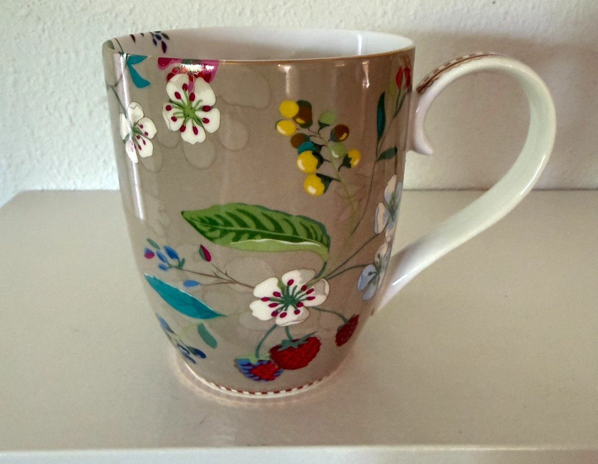 EUC Pip Studio Amsterdam Khaki Floral Hummingbird 14oz Mug