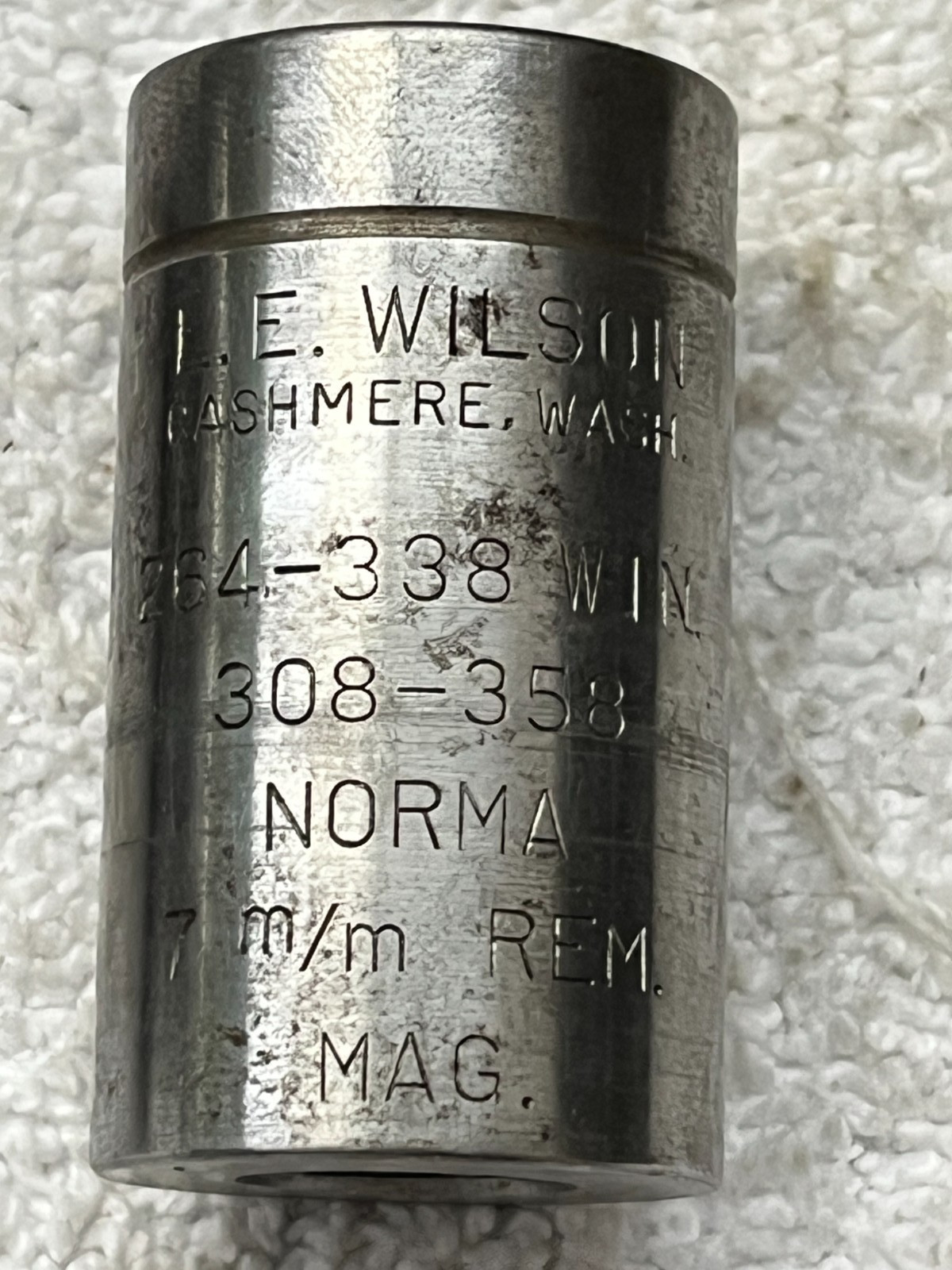 L. E. Wilson Trimmer Micrometer Adjustment Case Trimmer & 5x Shell Holders