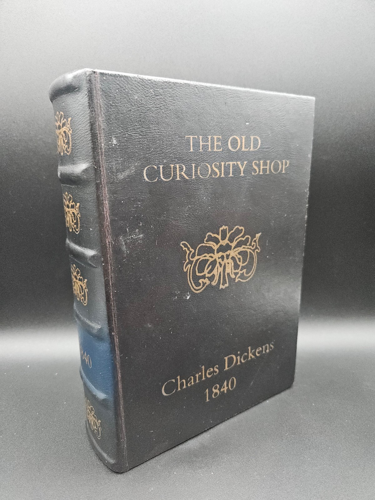 Hollow Hideaway Book Charles Dickens Curiosity Shop 7.25" x 5" Compartment