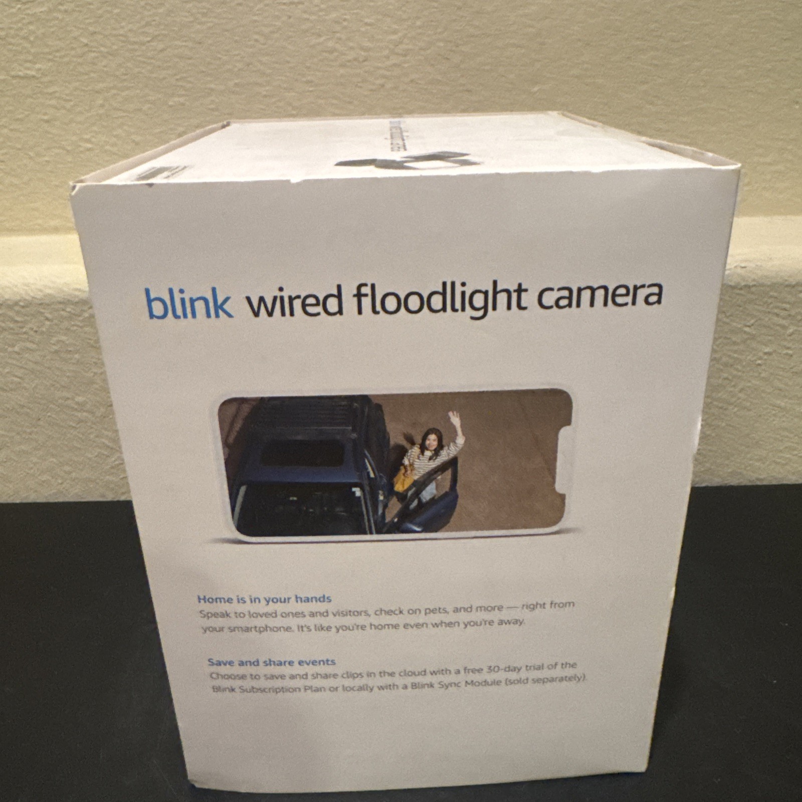Blink Wired Floodlight Camera - Smart security camera, 2600 lumens, HD Black
