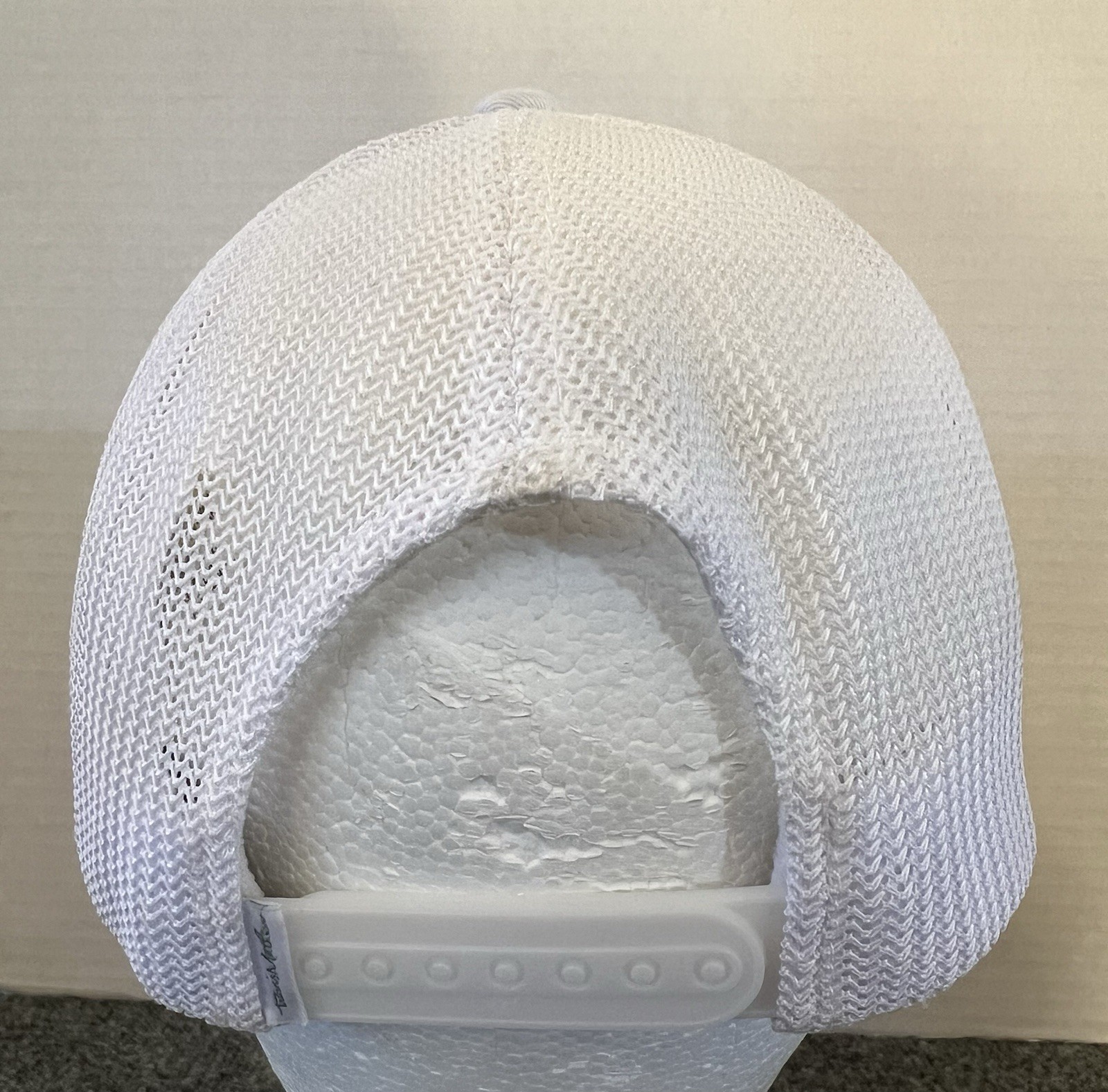 Travis Matthew Golf Hat SnapBack White Logo Patch Mesh Golfing Attire