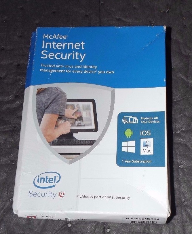 McAfee - AntiVirus Plus Internet Security Total Protection Live Safe 4 PC Bundle