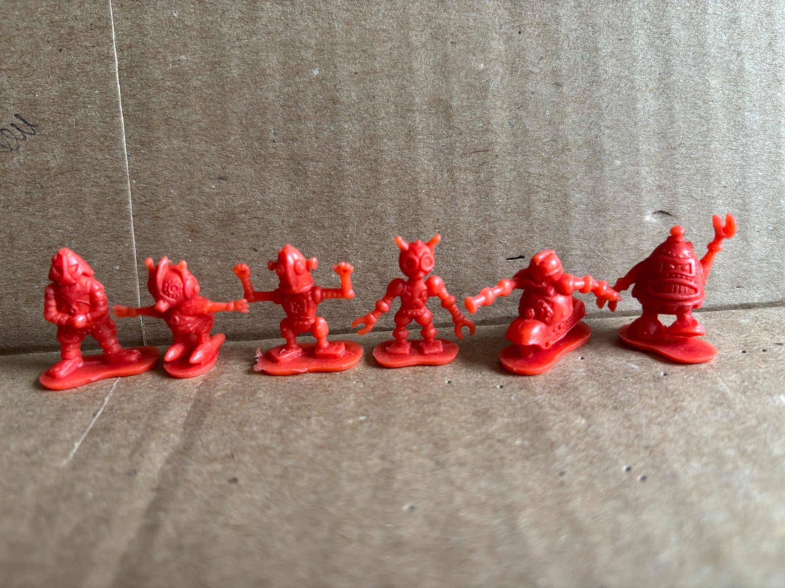 Dark Adventure Roll-A-Mat Playset Mini Red Alien Figures (6) Tara Toys 1983