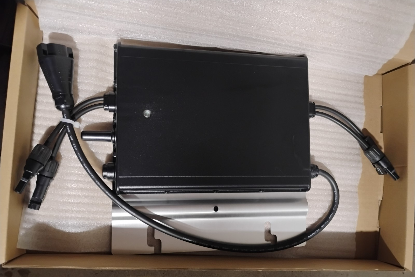 Hoymiles HM-600NT 2 in 1 Microinverter Inverter 600W Single Phase - Fast Ship