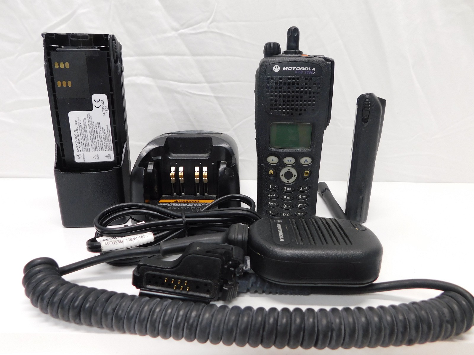 Motorola XTS2500 VHF 136-174mhz P25 Digital Portable radio Wildland Kit FPP Mod3