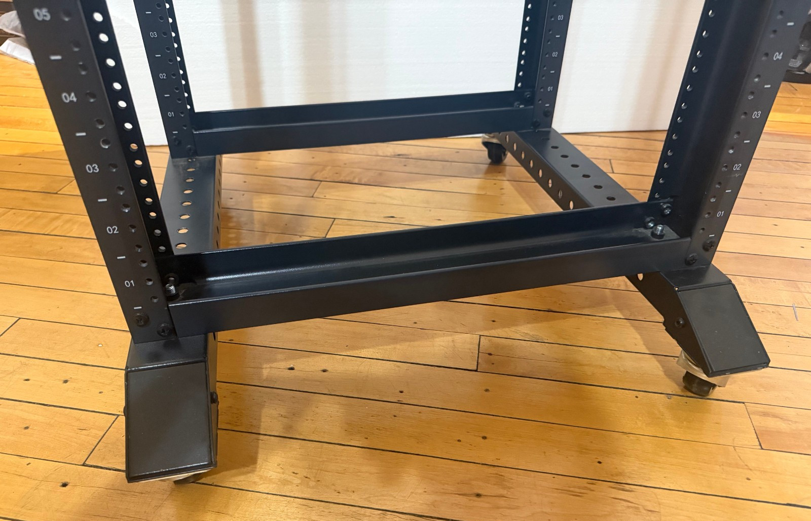 28U 4 Post Open Frame 19" Data Network Desktop 24in Deep Server/Audio Rack