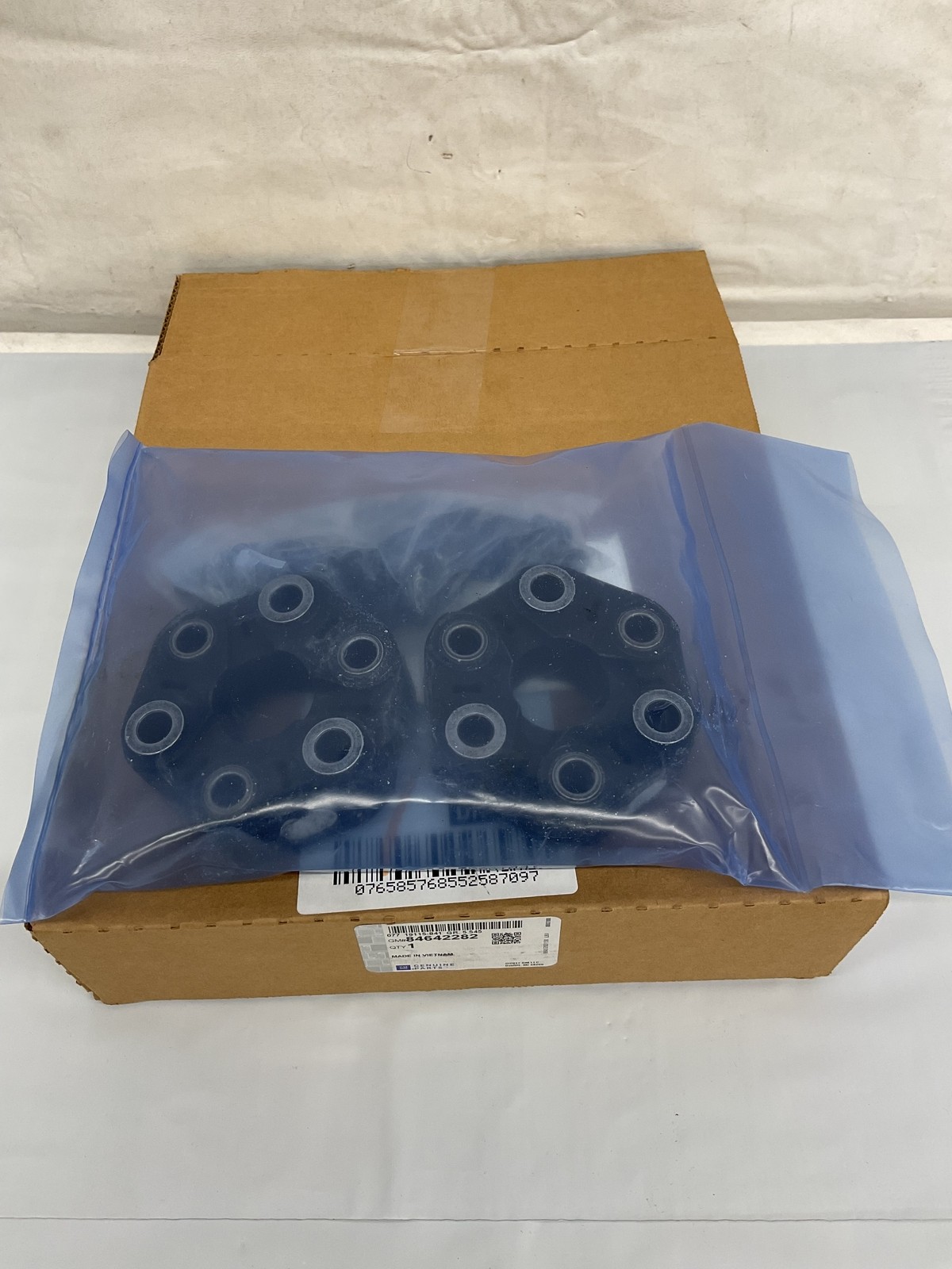 2014-2019 C7 CORVETTE  DRIVE LINE COUPLER W/BOLTS NEW GM  84642282