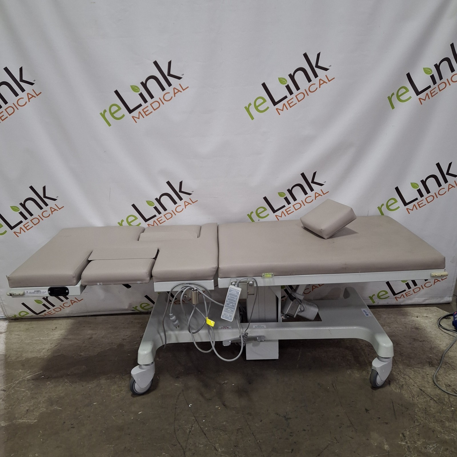 Medical Positioning, Inc. EchoBed Dual 1233 Imaging Table