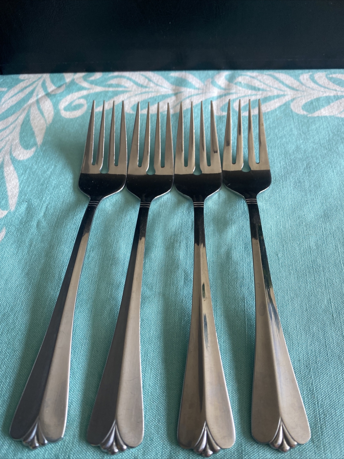 4 Pcs Rogers Co Country Shell Salad Forks Stainless Flatware