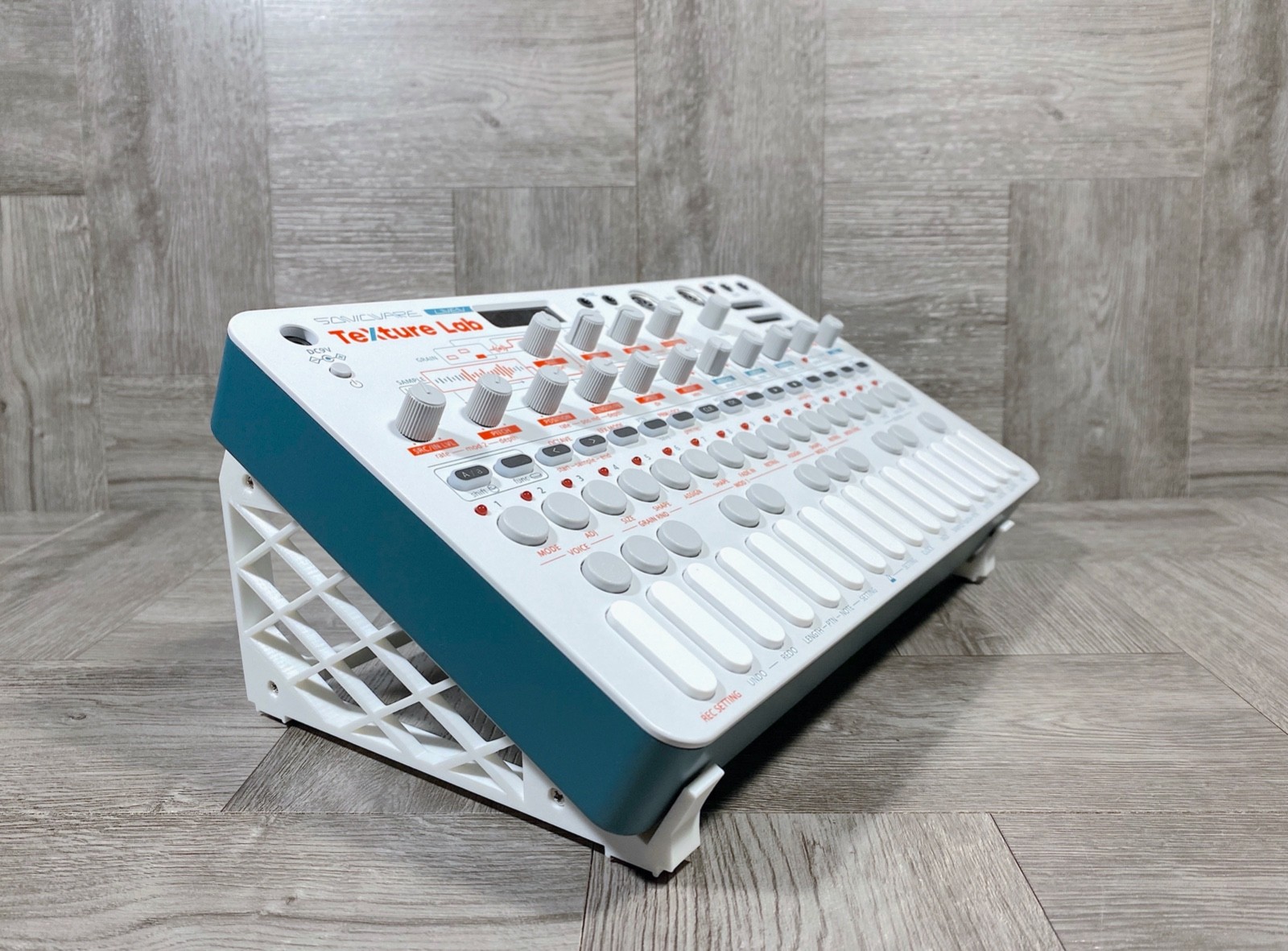 30º Stand for all Sonicware Liven Series - color WHITE - Texture Lab / Ambient Ø