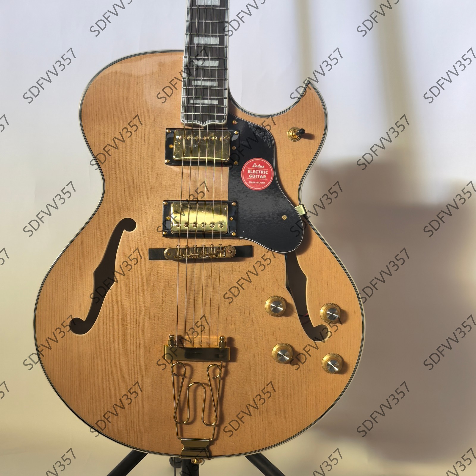Elegant Natural Wood Archtop Hollow Electric Guitar Gold Hardware HH Pickups