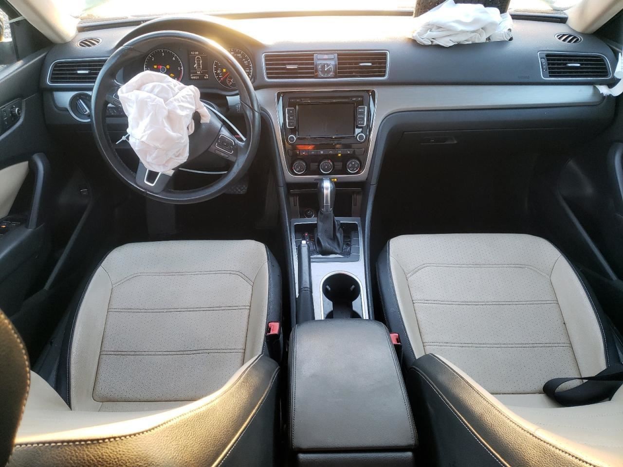 PASSAT 2014 Glove Box 4676354