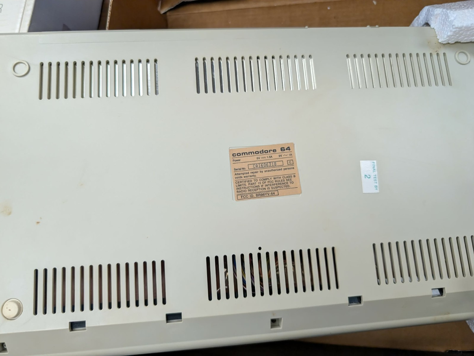 Lot 2 Commodore 64 C C64 Computer Consoles w/Boxes 1 Works 1 Broken No Accessory