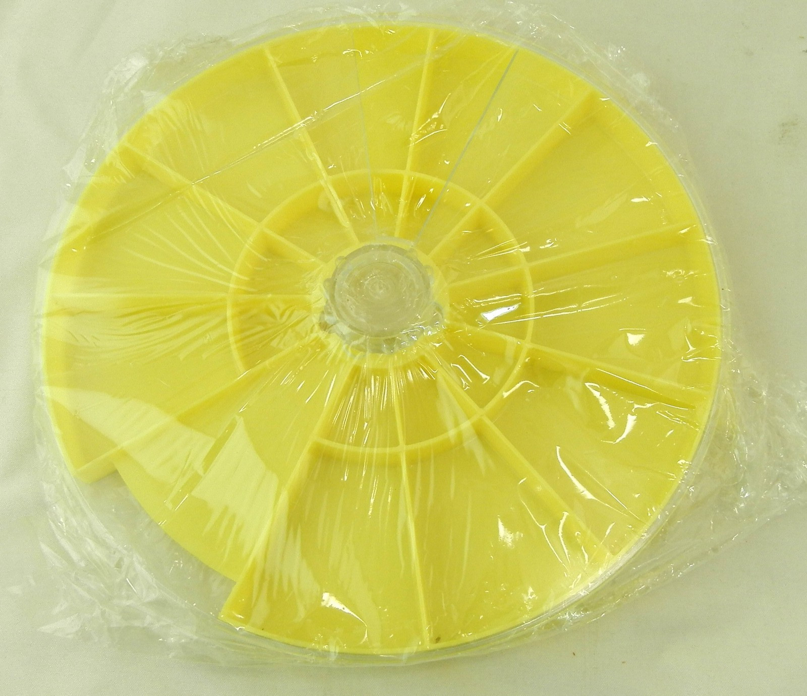 20 Compartment Round Revolving Tray (7-3/4" Diameter)
